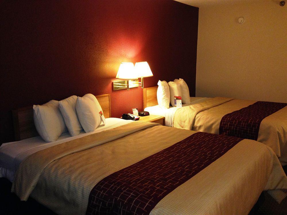 Red Roof Inn & Suites Middletown - Franklin Экстерьер фото